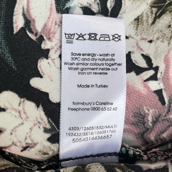 Tu Floral Short Sleeve Tee Lace and Pleated Front - Picture 11 of 11